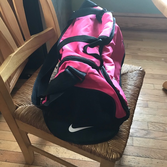 Nike duffle Bag Black & Pink - Picture 7 of 7